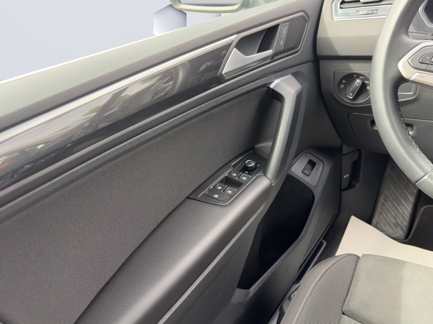 Tiguan Elegance 2.0TSI 4M DSG AHZV MatrixLED PDC ACC Sitzheizung