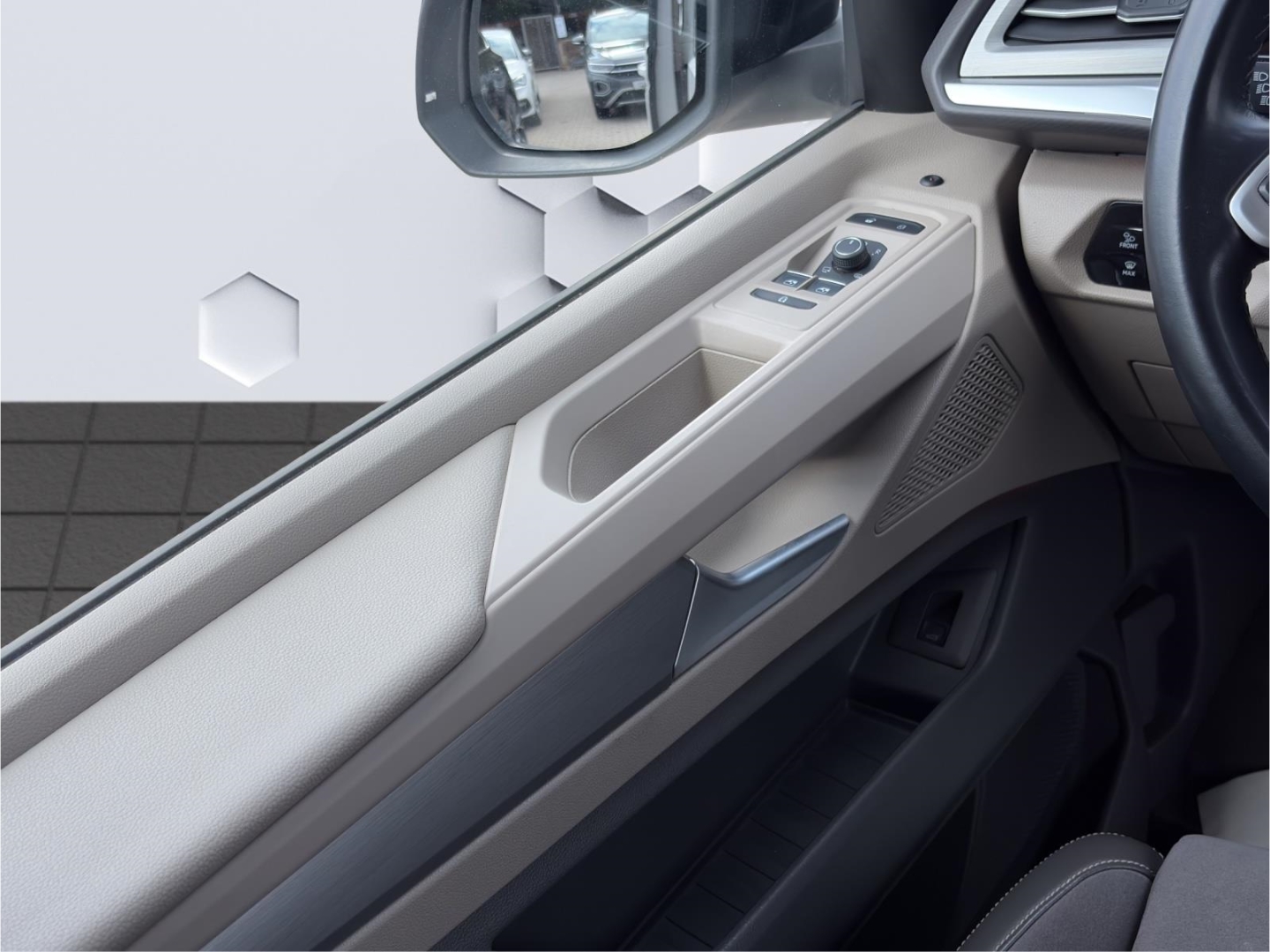 T7 Multivan Edition LÜ 2.0TDI 110kW DSG AHZV MatrixLED PDC ACC Navi Sitzheizung 7-Sitzer