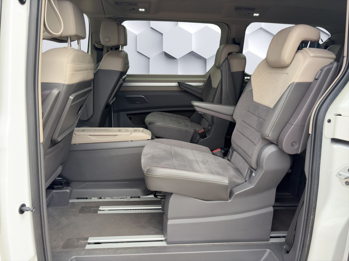 T7 Multivan Edition LÜ 2.0TDI 110kW DSG AHZV MatrixLED PDC ACC Navi Sitzheizung 7-Sitzer