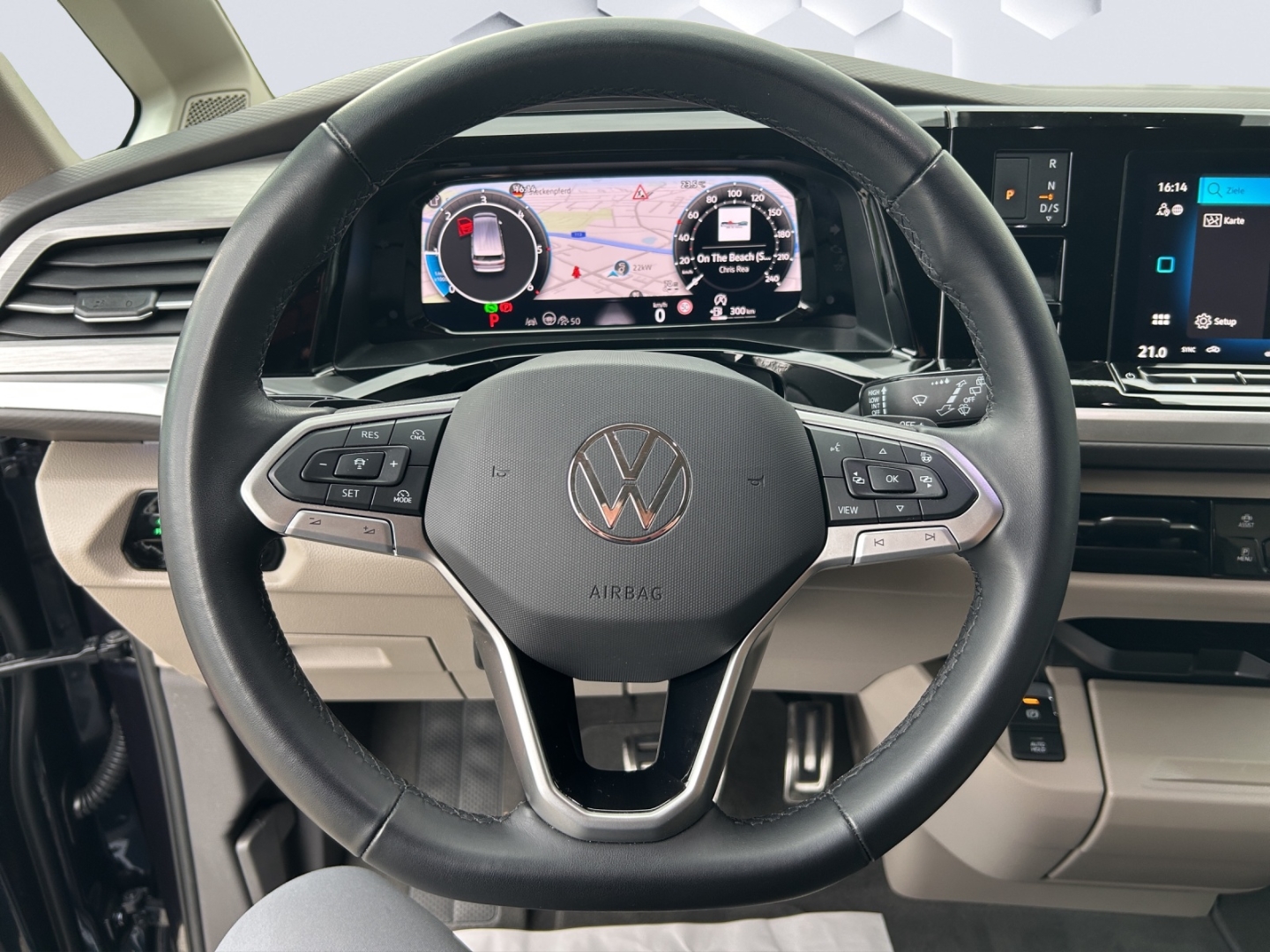 T7 Multivan Life LÜ 2.0TDI 110kW DSG AHK-klappbar Navi Digitales Cockpit LED Blendfreies Fernl.