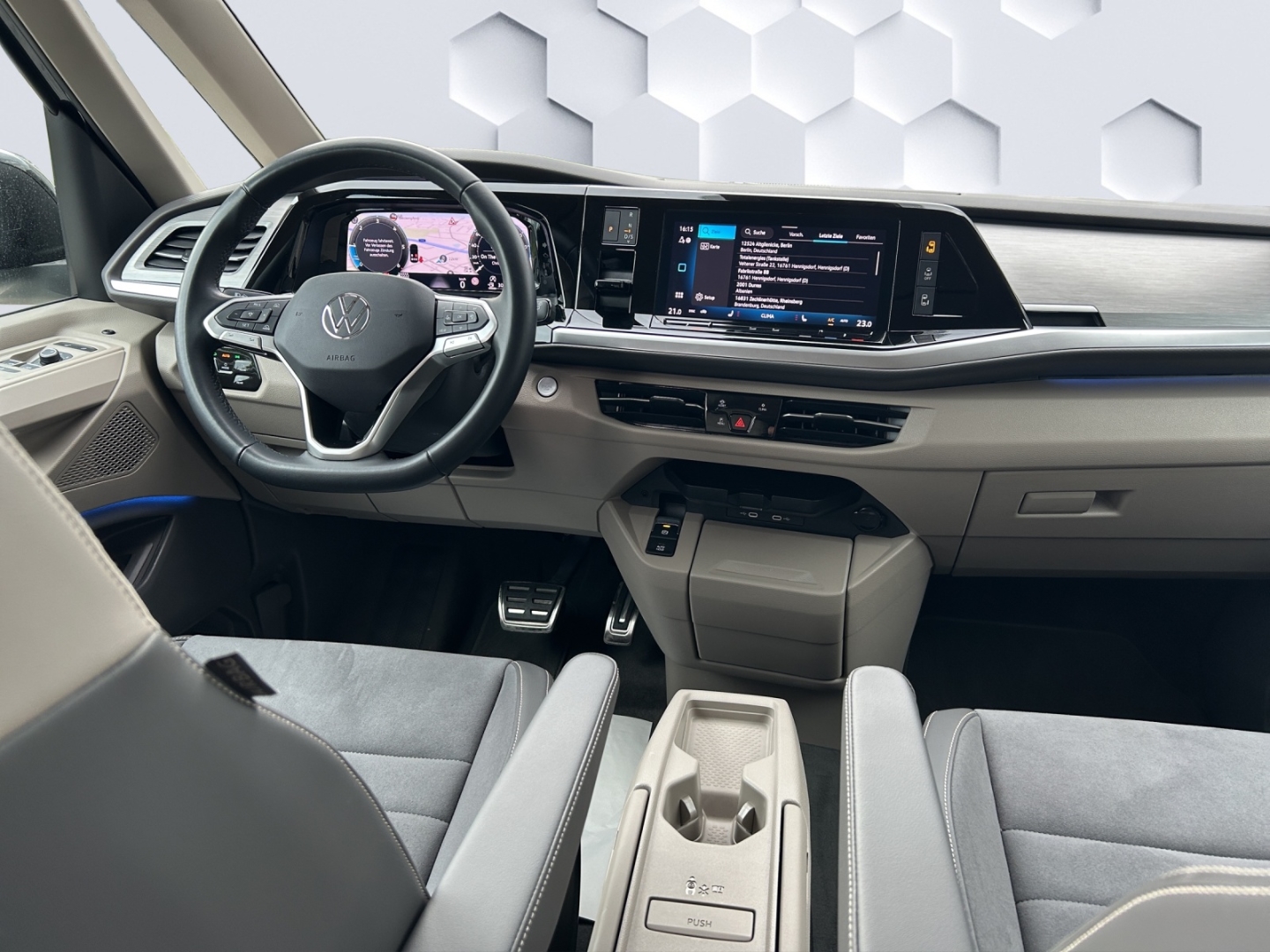 T7 Multivan Life LÜ 2.0TDI 110kW DSG AHK-klappbar Navi Digitales Cockpit LED Blendfreies Fernl.