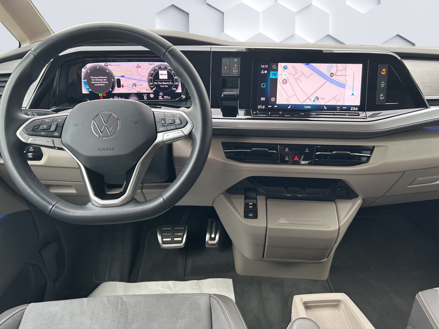 T7 Multivan Life LÜ 2.0TDI 110kW DSG AHK-klappbar Navi Digitales Cockpit LED Blendfreies Fernl.