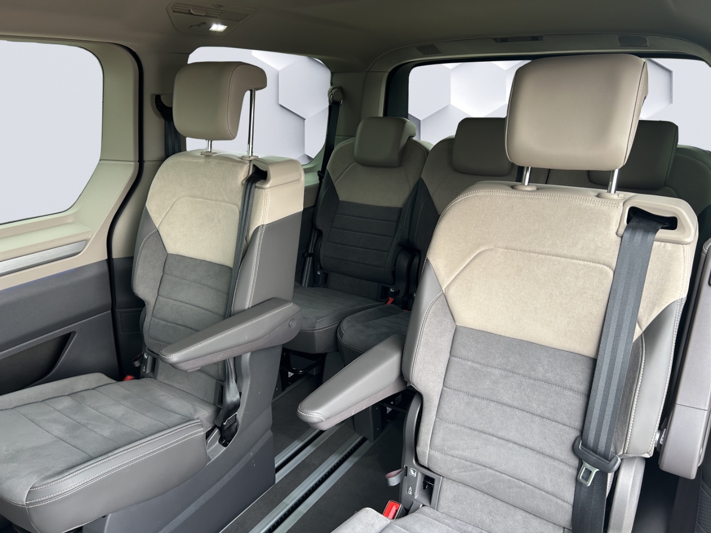 T7 Multivan Life LÜ 2.0TDI 110kW DSG AHK-klappbar Navi Digitales Cockpit LED Blendfreies Fernl.