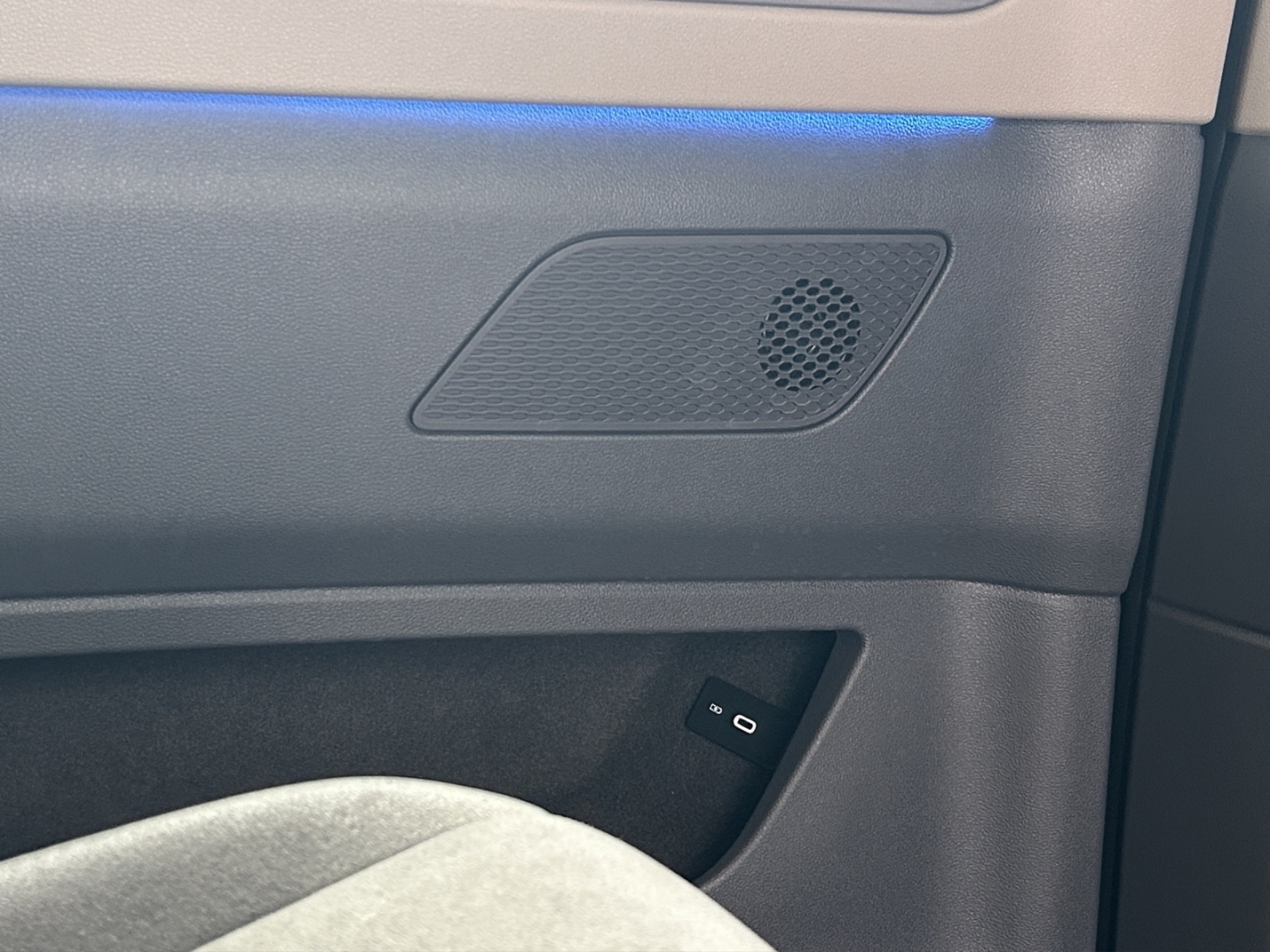 T7 Multivan Life LÜ 2.0TDI 110kW DSG AHK-klappbar Navi Digitales Cockpit LED Blendfreies Fernl.