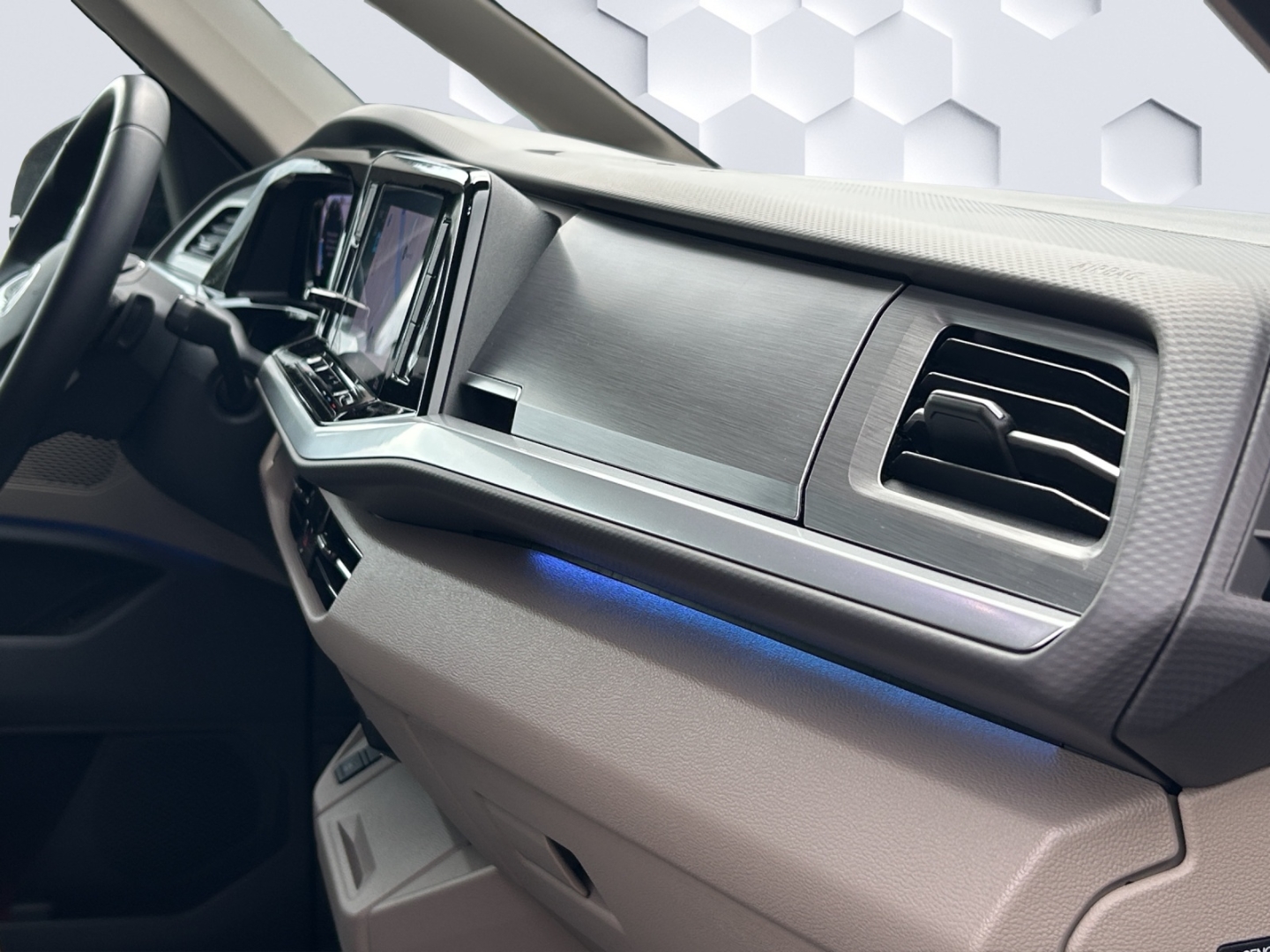 T7 Multivan Life LÜ 2.0TDI 110kW DSG AHK-klappbar Navi Digitales Cockpit LED Blendfreies Fernl.