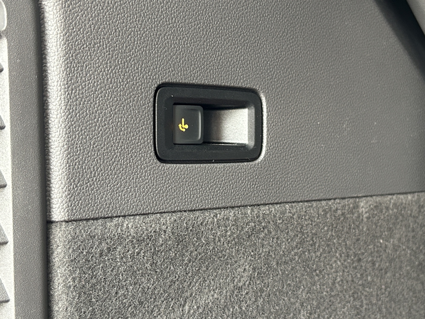 T7 Multivan Life LÜ 2.0TDI 110kW DSG AHK-klappbar Navi Digitales Cockpit LED Blendfreies Fernl.