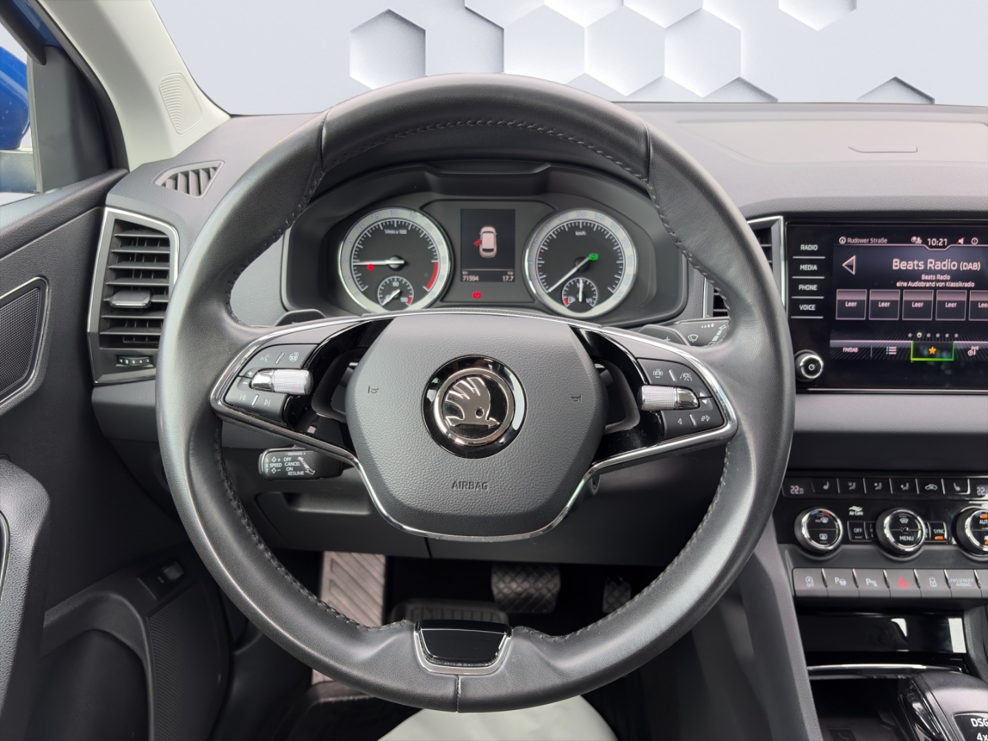 Karoq Style 2.0TDI 110kW DSG 4x4 AHZV LED ACC Rückfahrkamera ParkAssist
