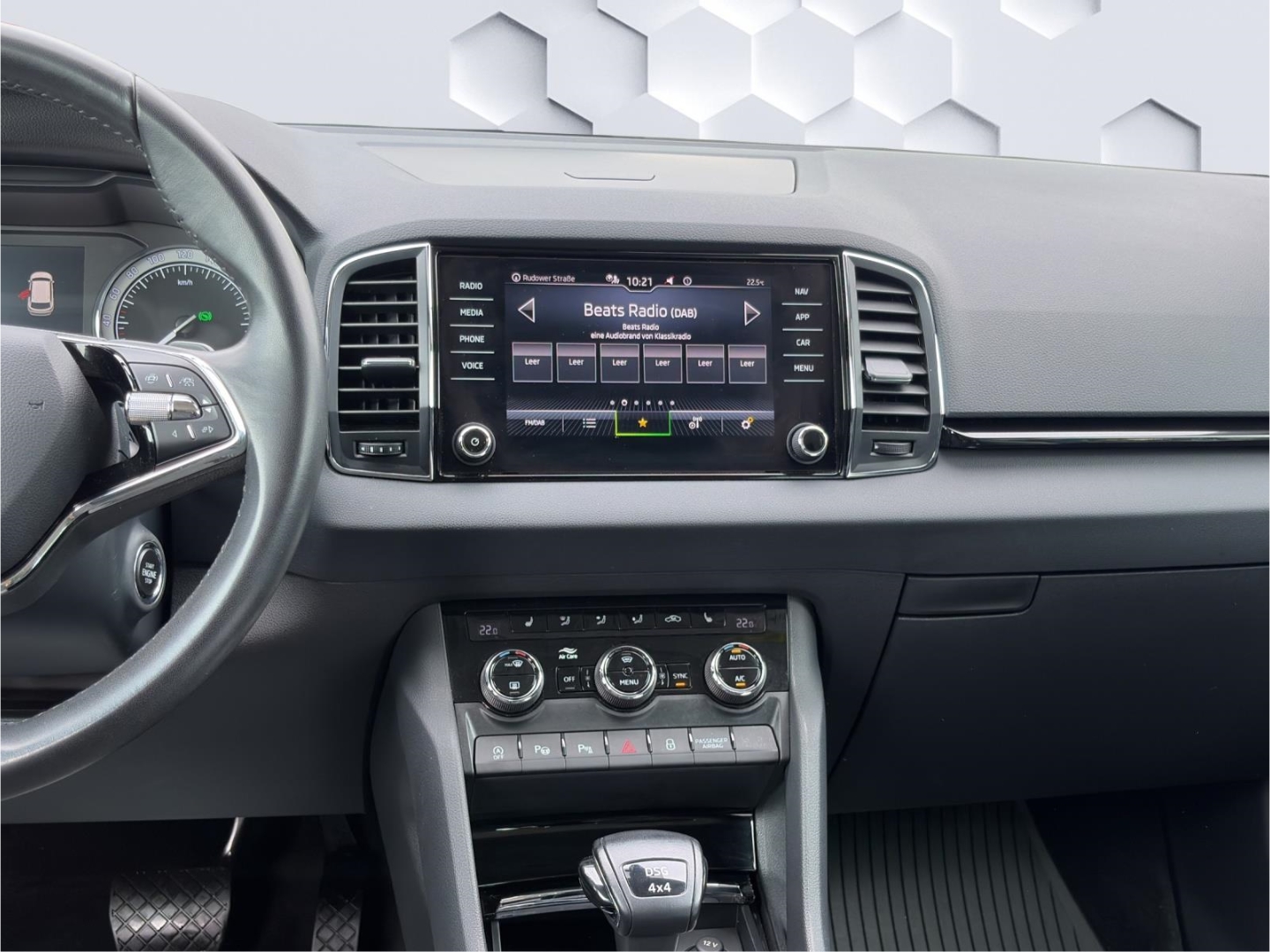 Karoq Style 2.0TDI 110kW DSG 4x4 AHZV LED ACC Rückfahrkamera ParkAssist