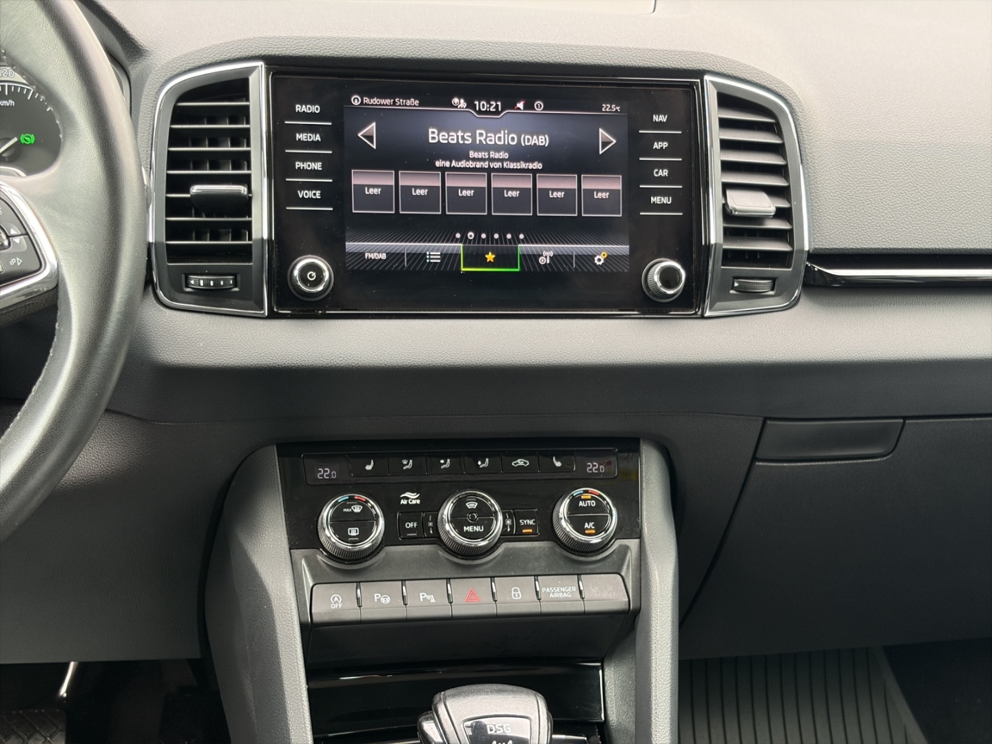 Karoq Style 2.0TDI 110kW DSG 4x4 AHZV LED ACC Rückfahrkamera ParkAssist