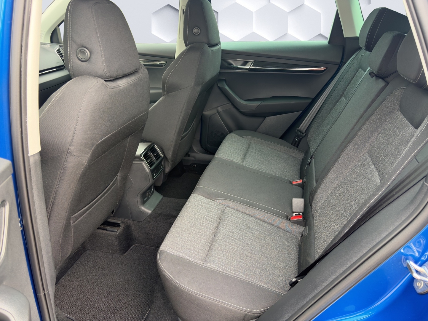 Karoq Style 2.0TDI 110kW DSG 4x4 AHZV LED ACC Rückfahrkamera ParkAssist