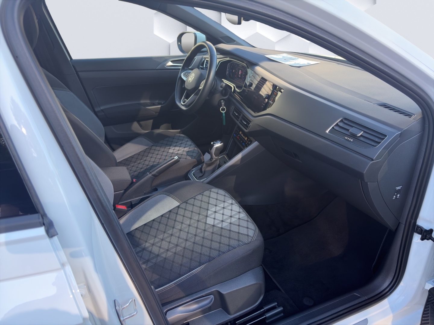 Taigo R-Line 1.0TSI 81kW DSG MatrixLED GJR ACC Rückfahrkamera ParkAssist