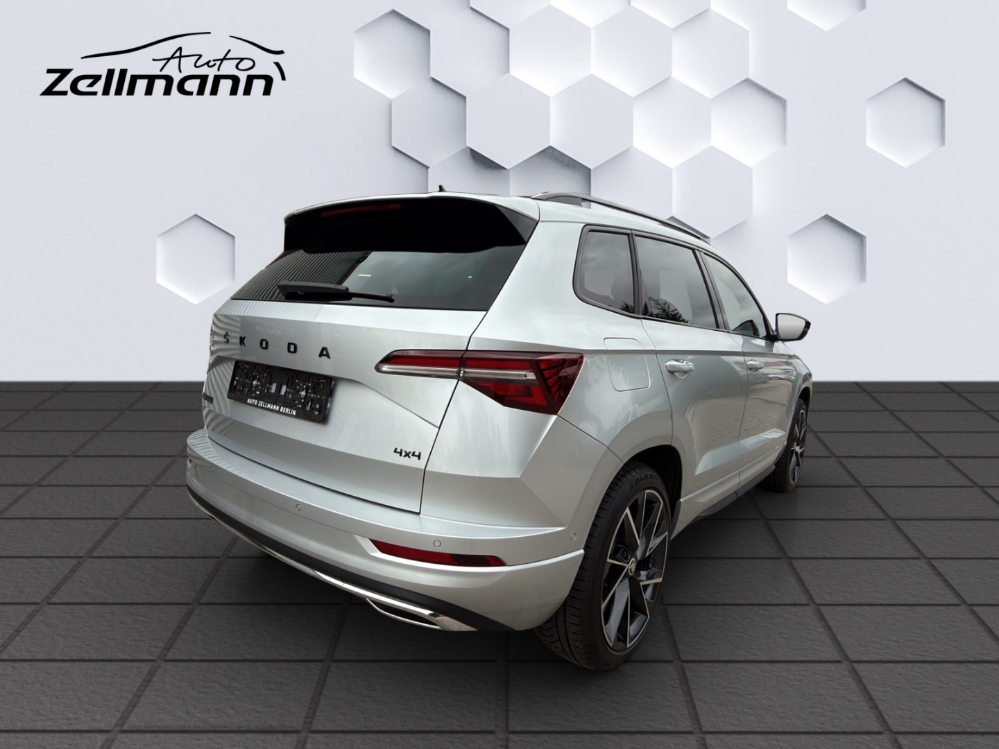 Karoq Sportline 2.0TSI 140kW 4x4 DSG MatrixLED AHZV ACC 360°Kamera DCC