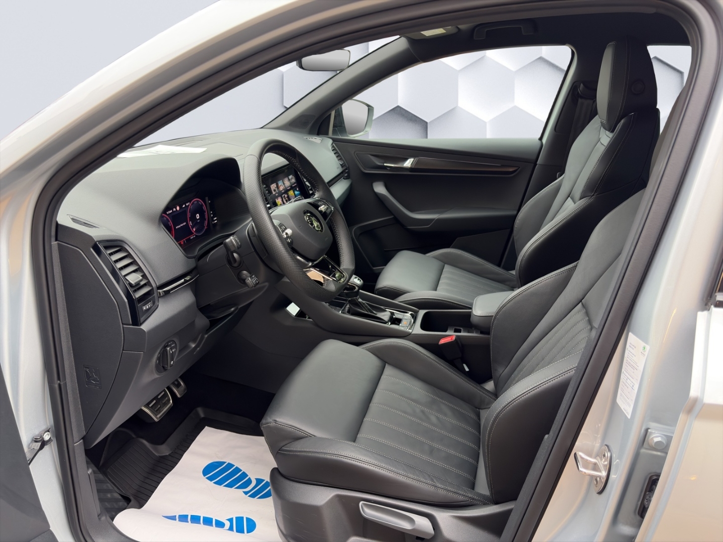 Karoq Sportline 2.0TSI 140kW 4x4 DSG MatrixLED AHZV ACC 360°Kamera DCC