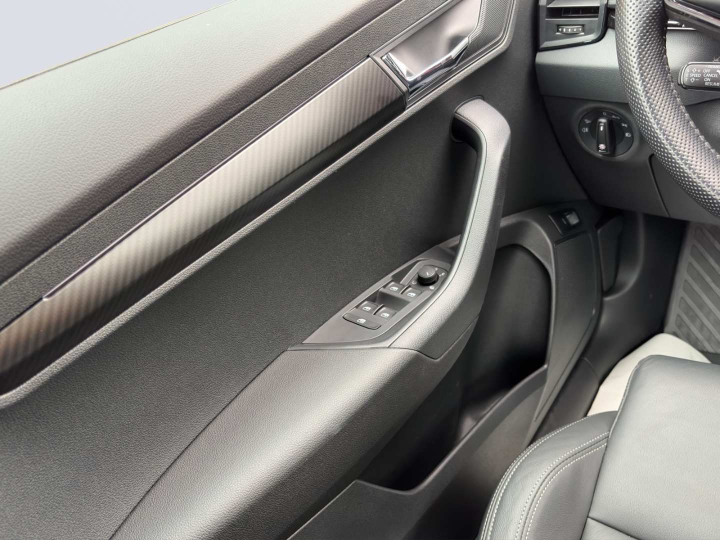 Karoq Sportline 2.0TSI 140kW 4x4 DSG MatrixLED AHZV ACC 360°Kamera DCC