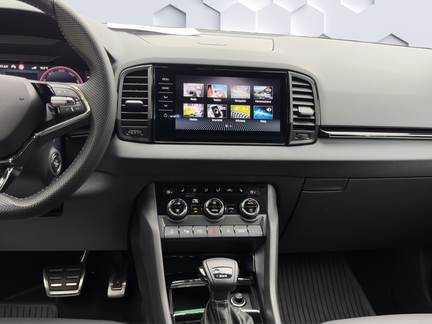 Karoq Sportline 2.0TSI 140kW 4x4 DSG MatrixLED AHZV ACC 360°Kamera DCC