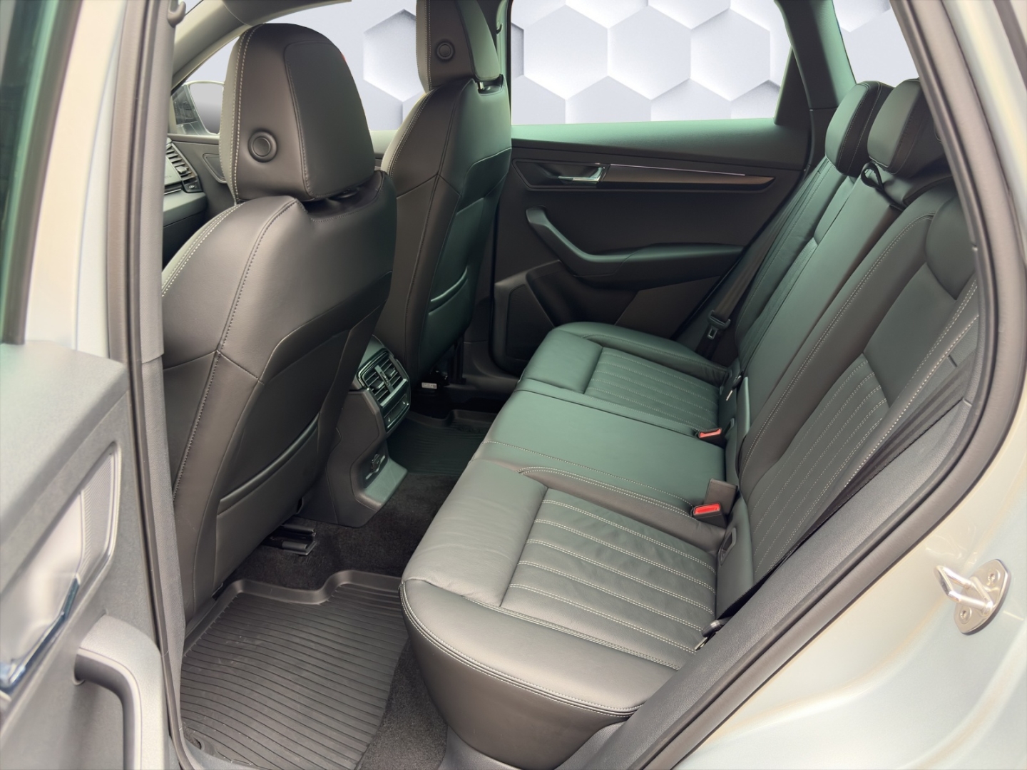 Karoq Sportline 2.0TSI 140kW 4x4 DSG MatrixLED AHZV ACC 360°Kamera DCC