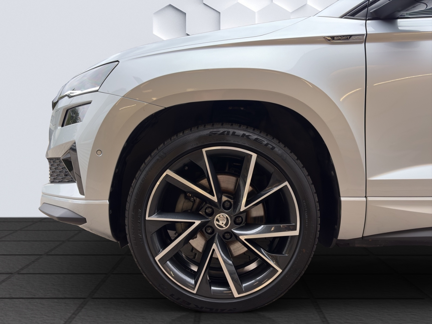 Karoq Sportline 2.0TSI 140kW 4x4 DSG MatrixLED AHZV ACC 360°Kamera DCC