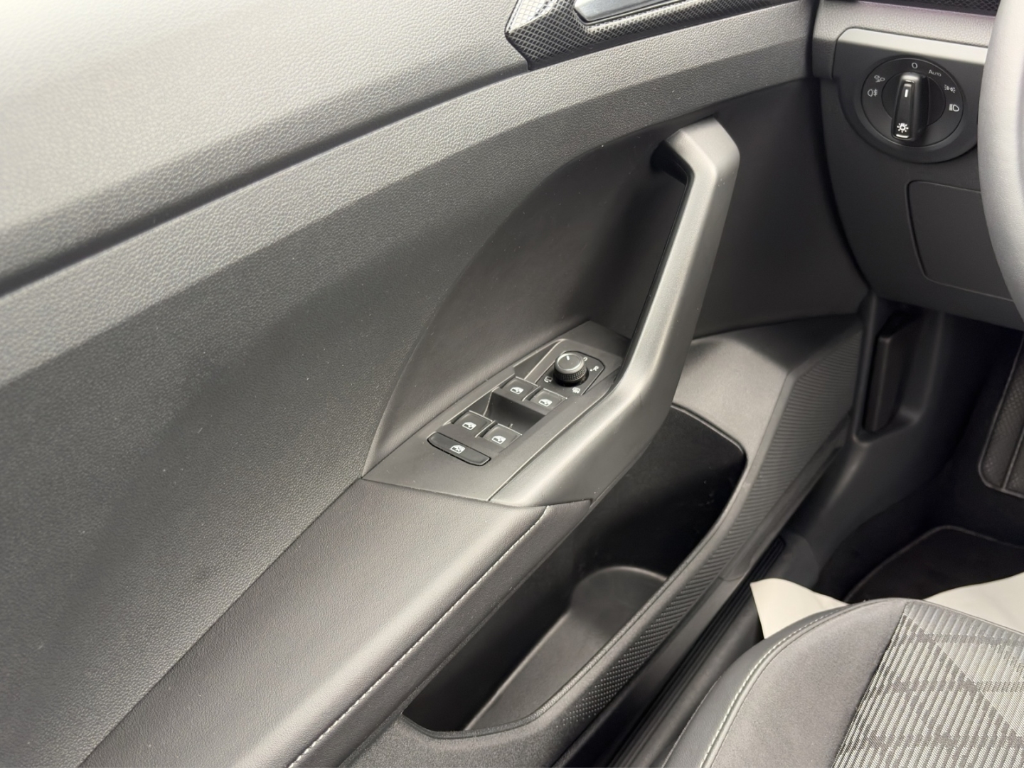 T-Cross R-Line 1.5 TSI 110kW MatrixLED ACC Rückfahrkamera ParkAssist Sitzheizung