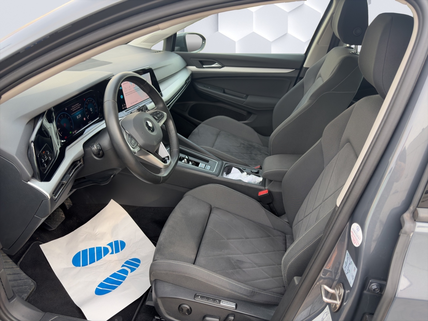 Golf VIII 1.0eTSI DSG Life AHZV MatrixLED PanoDach ACC Rückfahrkamera Sitzheizung