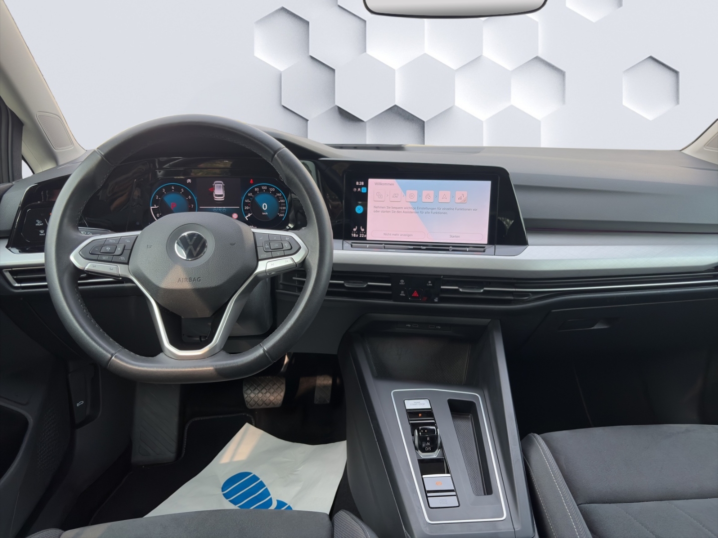 Golf VIII 1.0eTSI DSG Life AHZV MatrixLED PanoDach ACC Rückfahrkamera Sitzheizung