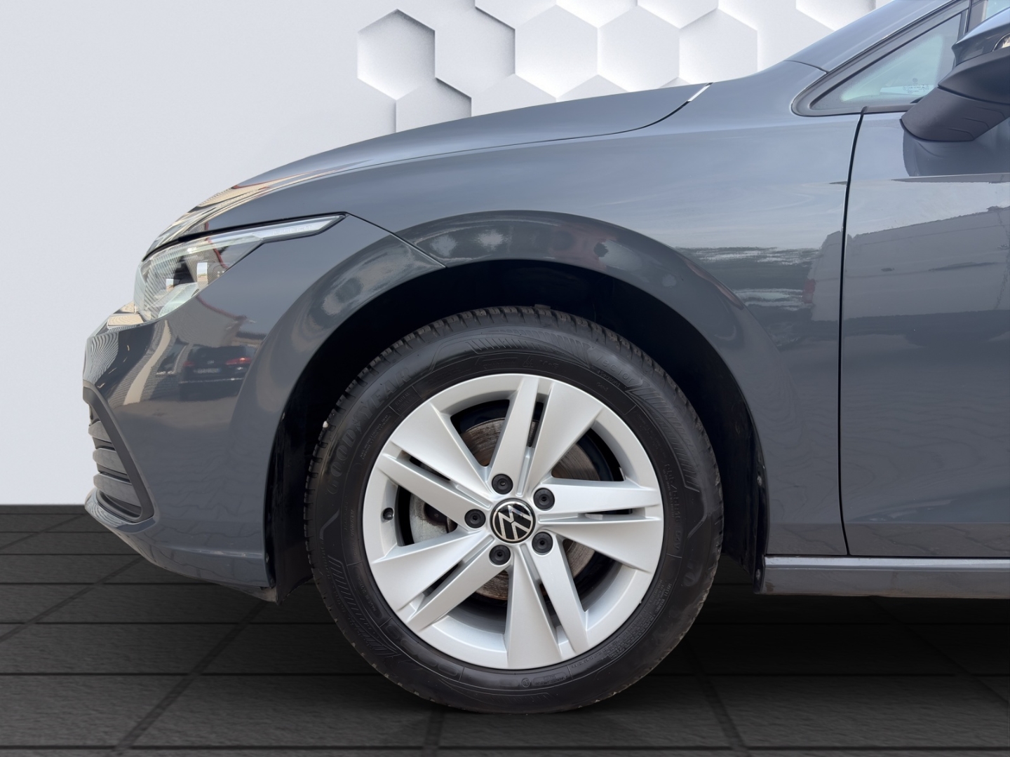 Golf VIII 1.0eTSI DSG Life AHZV MatrixLED PanoDach ACC Rückfahrkamera Sitzheizung