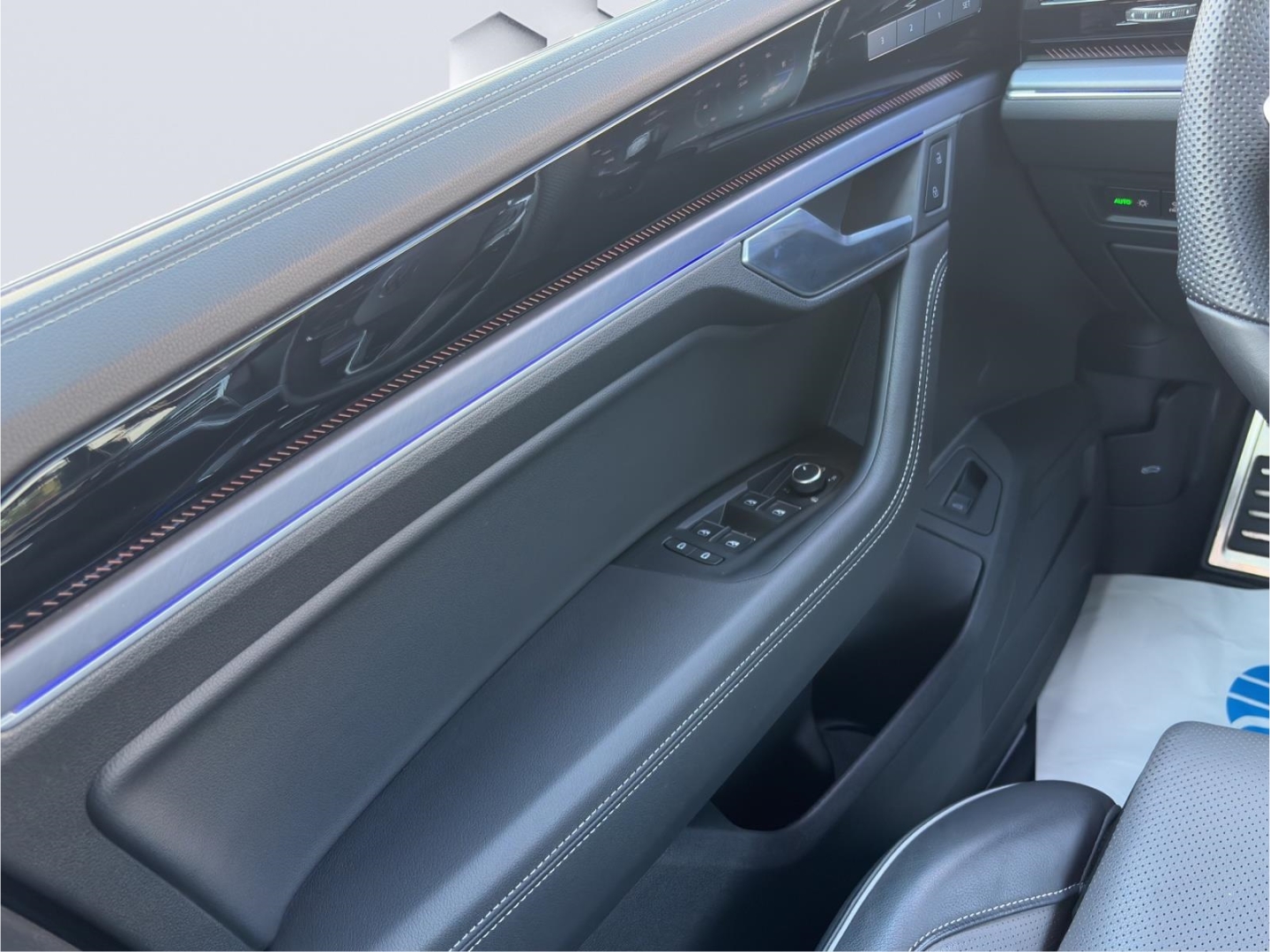 Touareg R-Line 3.0TDI AHZV MatrixLED HuD ACC Standheizung Rückfahrkamera Sitzheizung