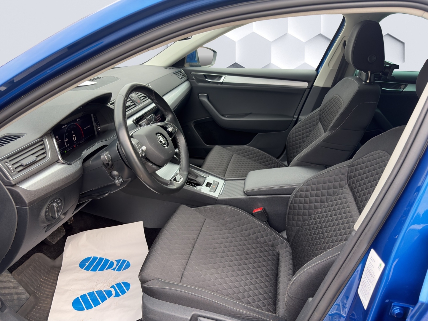 Superb Combi Ambition 2.0TDI 110kW DSG AHZV PDC ACC Sitzheizung Standheizung