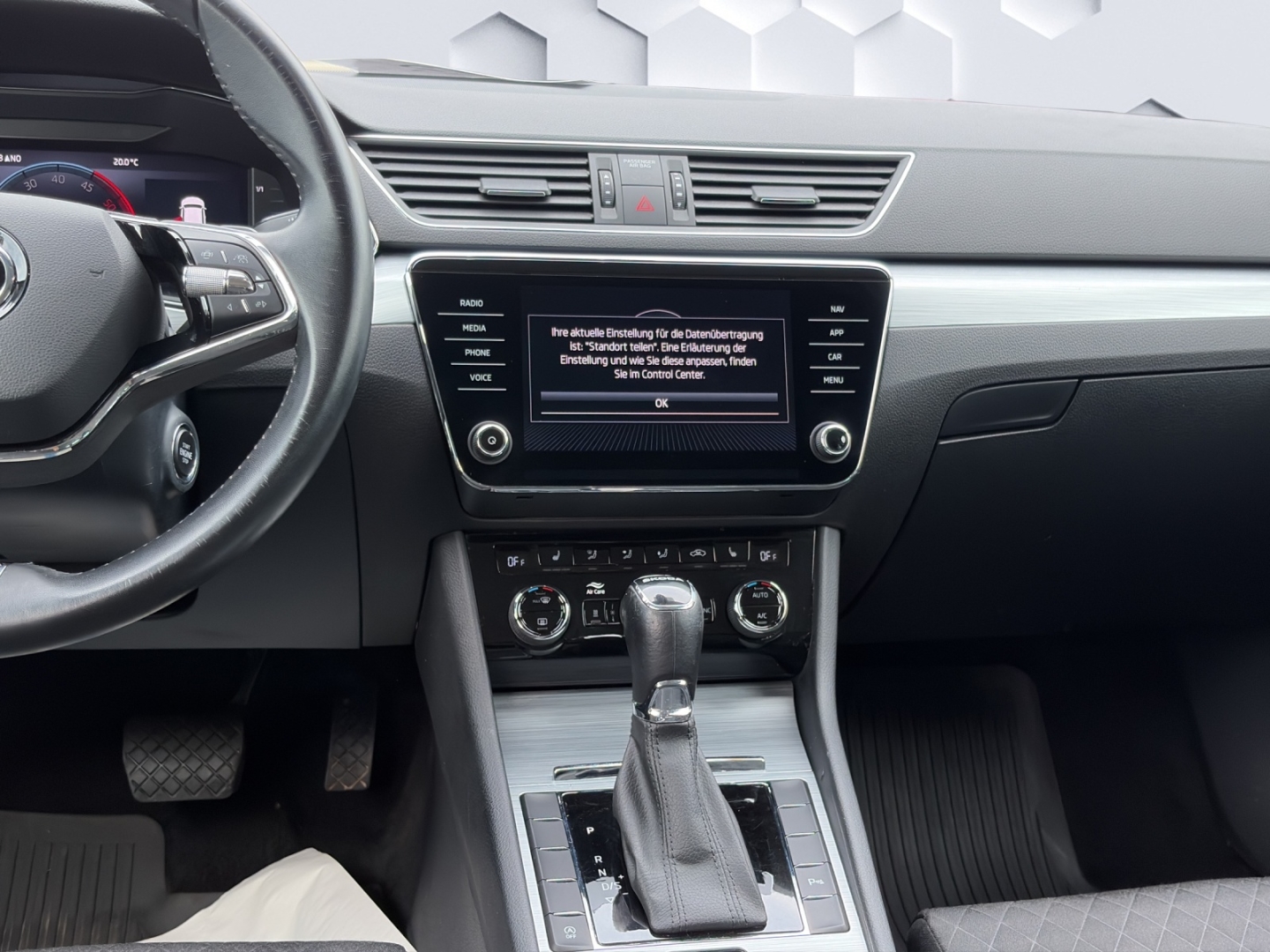 Superb Combi Ambition 2.0TDI 110kW DSG AHZV PDC ACC Sitzheizung Standheizung