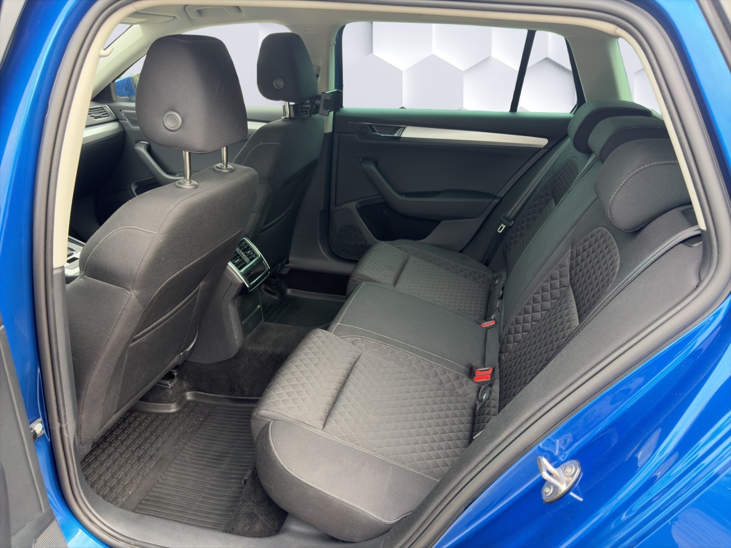 Superb Combi Ambition 2.0TDI 110kW DSG AHZV PDC ACC Sitzheizung Standheizung