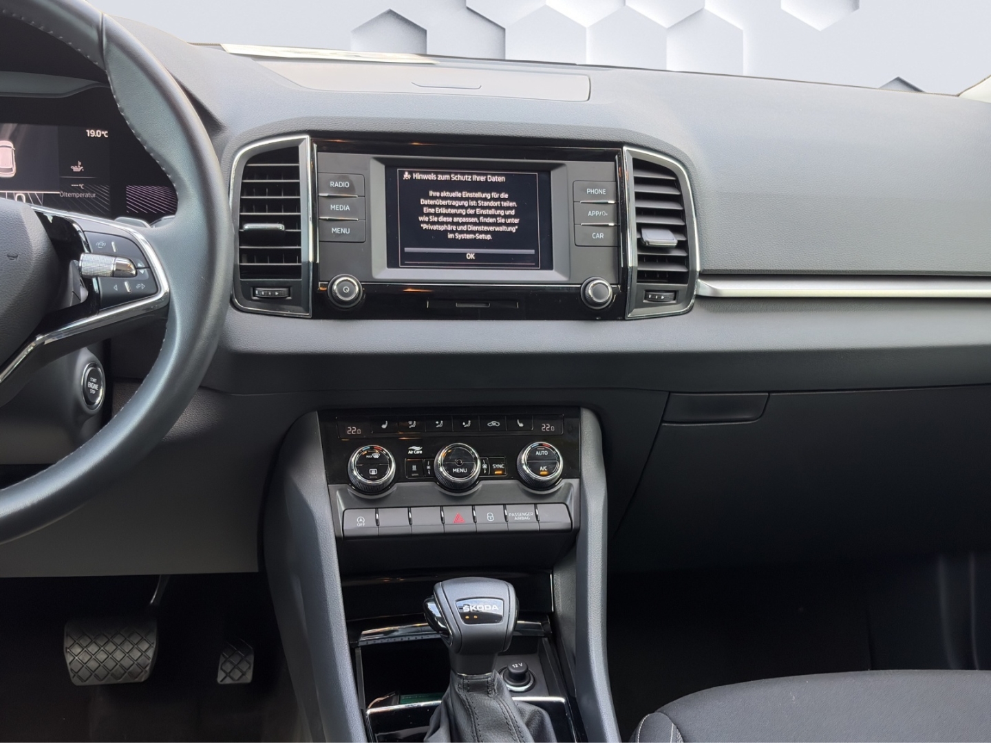 Karoq Ambition 1.5TSI DSG LED PDC Sitzheizung Standheizung