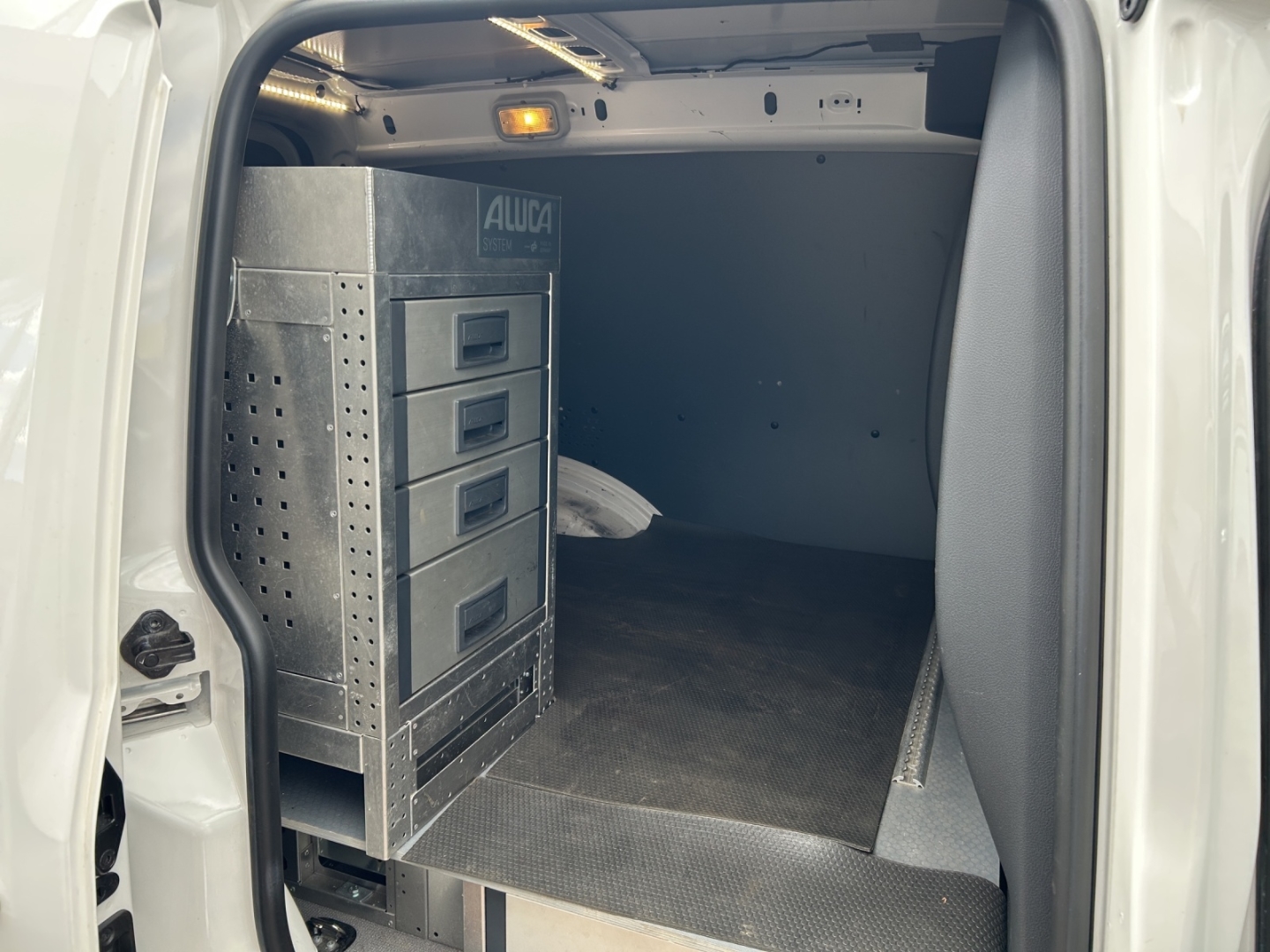 Caddy Kasten 2.0 TDI 75kW PDC Rückfahrkamera Sitzheizung Standheizung Klima