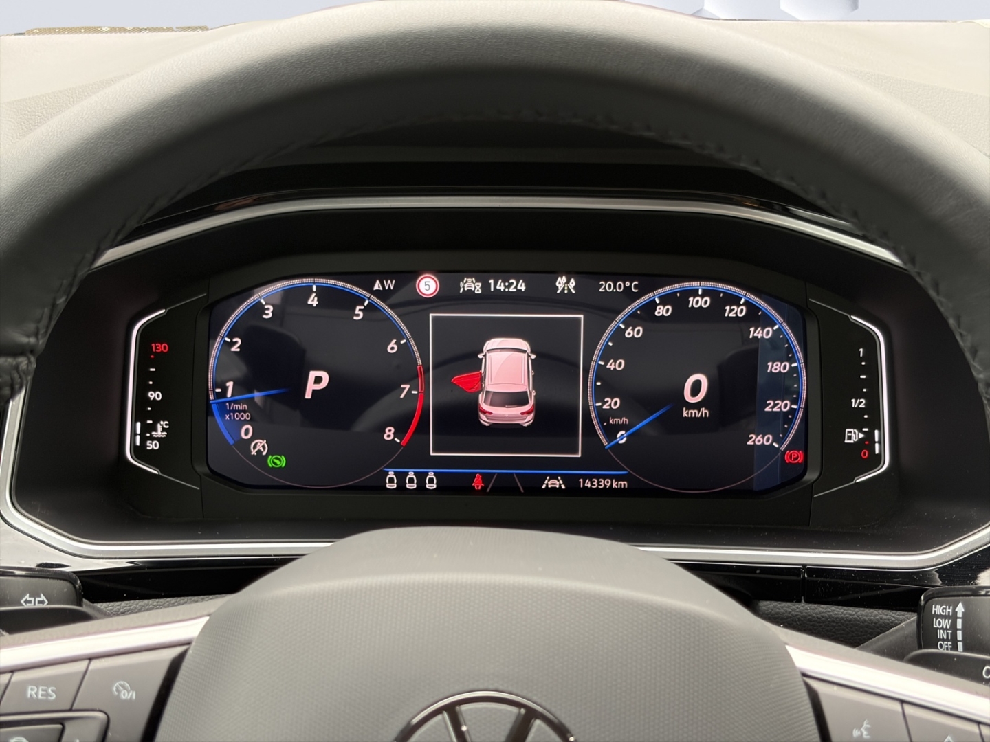 T-Roc R-Line 2.0TSI 140kW 4M DSG MatrixLED PanoDach ACC Rückfahrkamera ParkAssist Sitzheizung