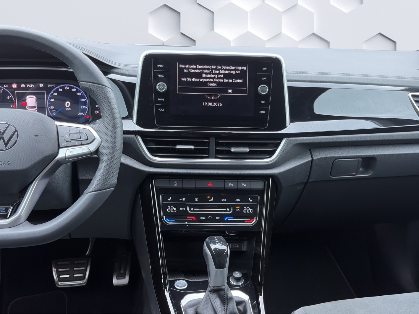 T-Roc R-Line 2.0TSI 140kW 4M DSG MatrixLED PanoDach ACC Rückfahrkamera ParkAssist Sitzheizung
