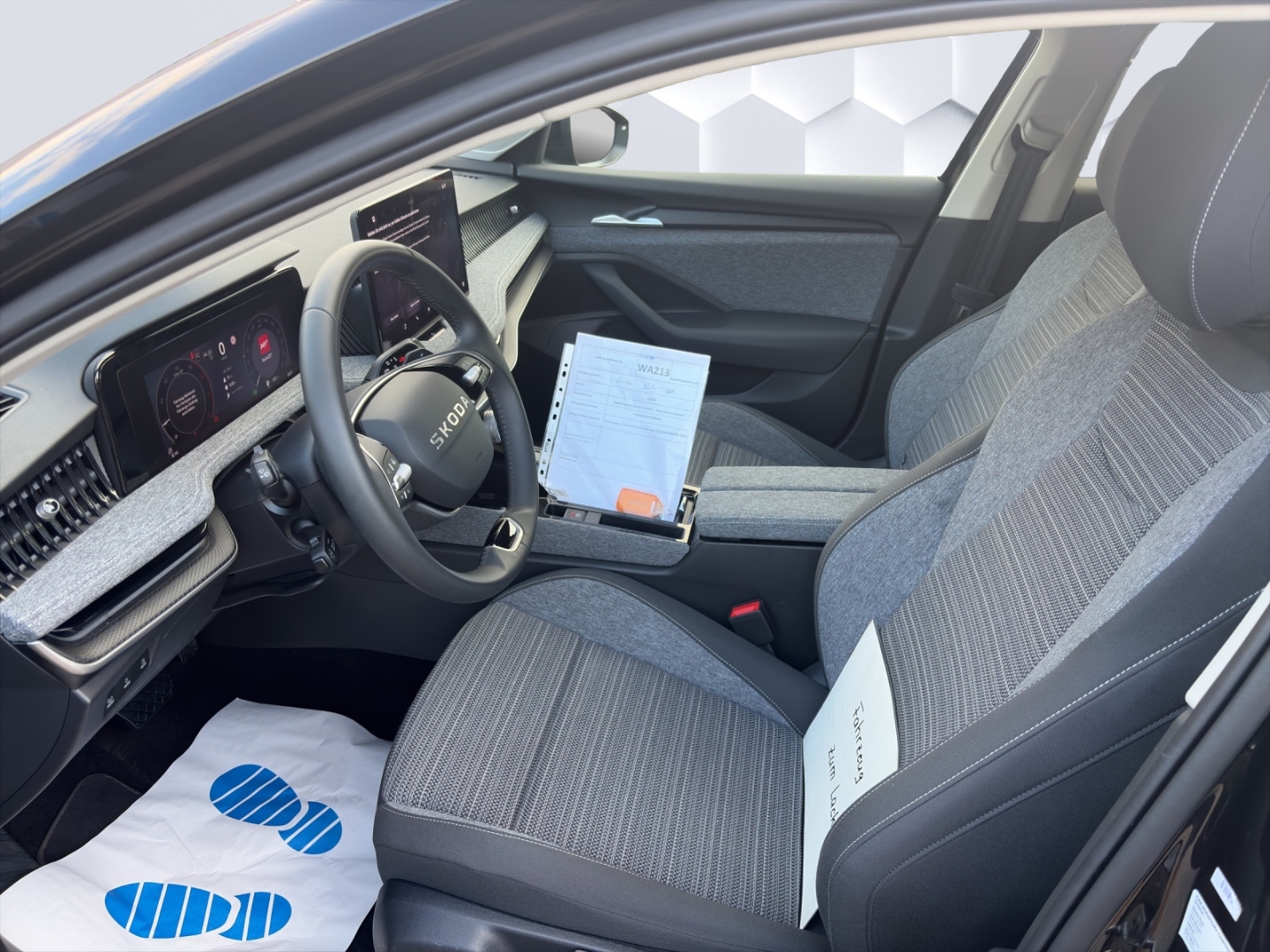 Superb Combi Selection 2.0TDI 110kW DSG AHZV MatrixLED GJR ACC Rückfahrkamera Sitzheizung