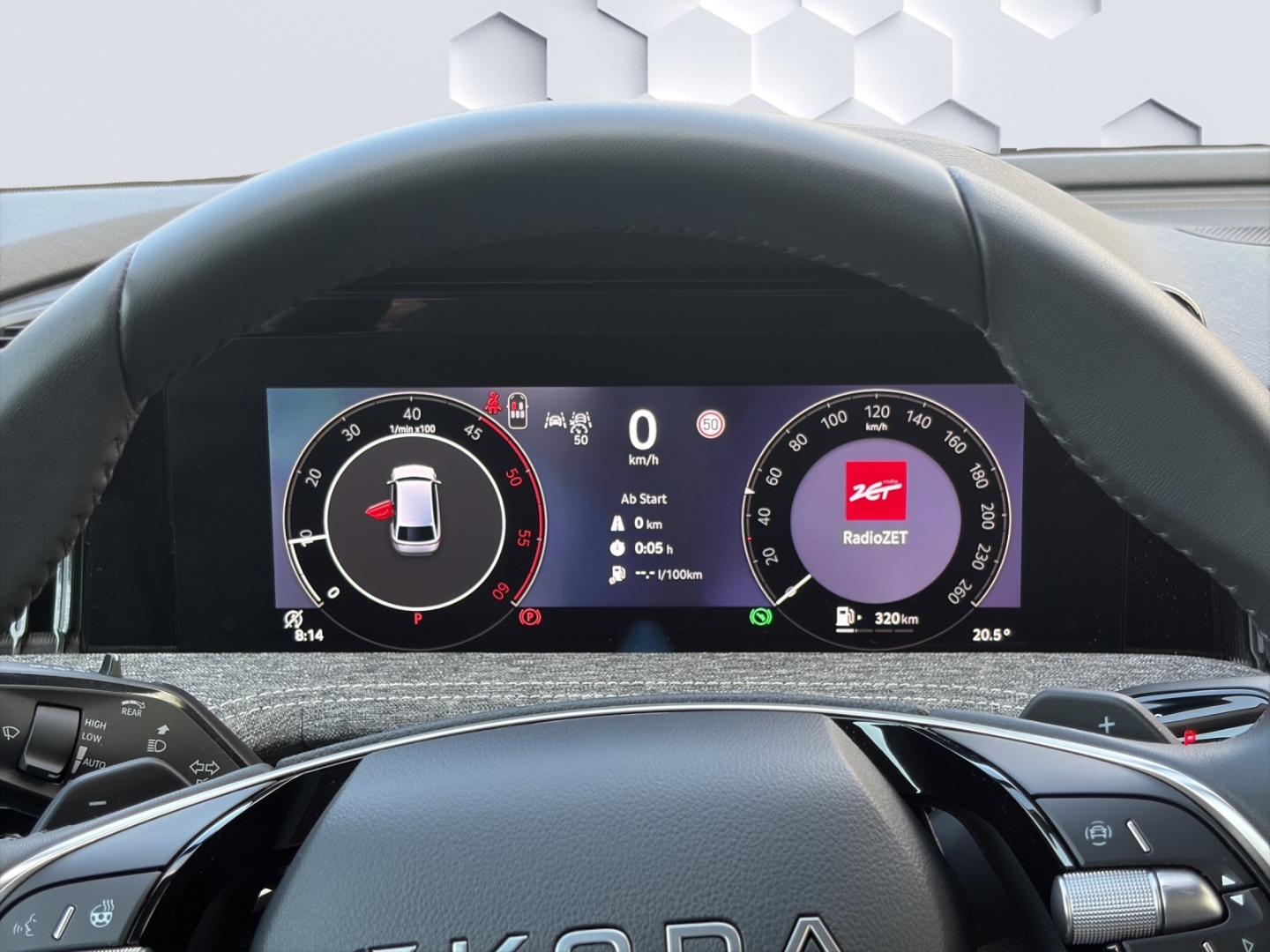 Superb Combi Selection 2.0TDI 110kW DSG AHZV MatrixLED GJR ACC Rückfahrkamera Sitzheizung