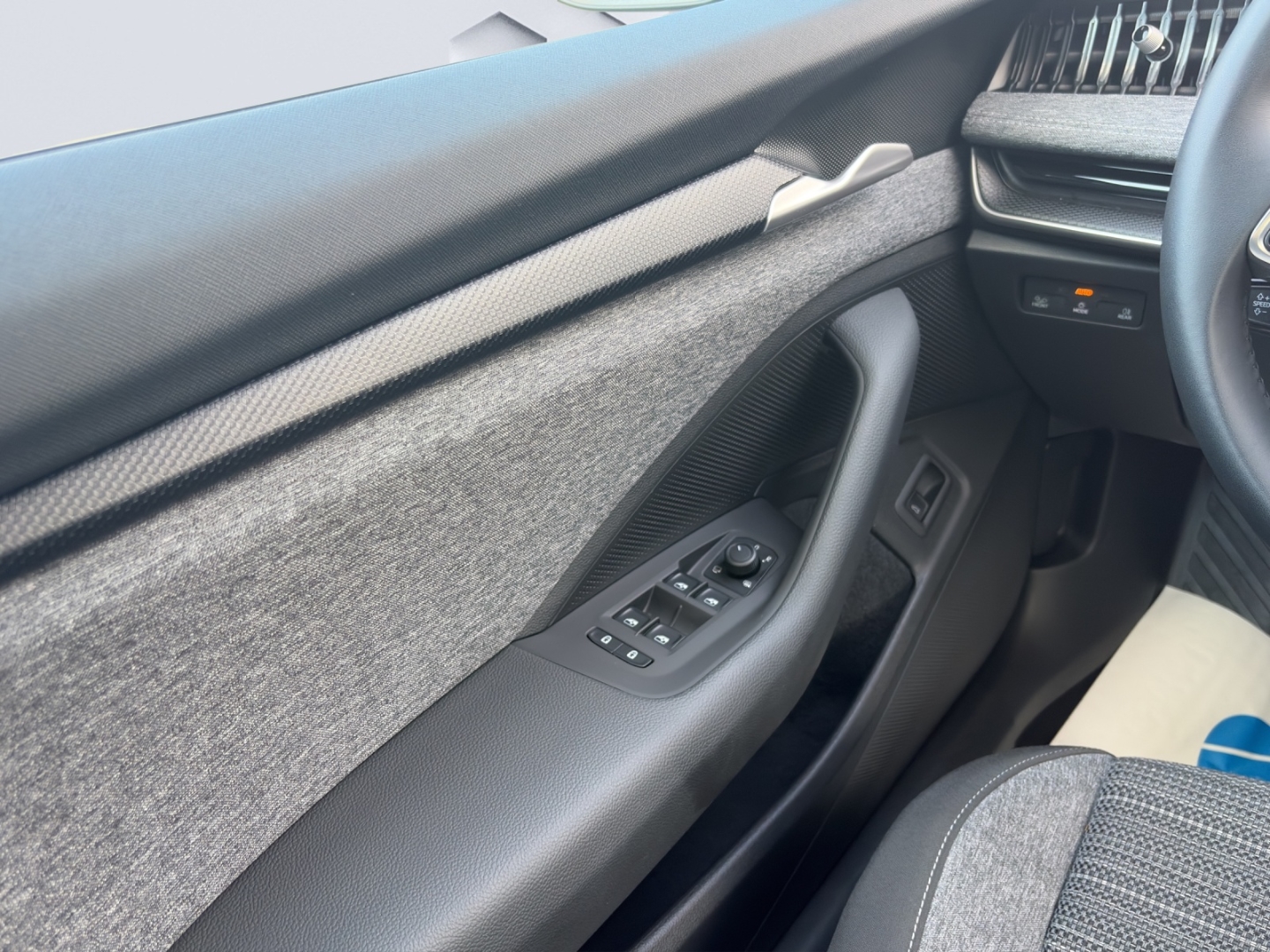 Superb Combi Selection 2.0TDI 110kW DSG AHZV MatrixLED GJR ACC Rückfahrkamera Sitzheizung