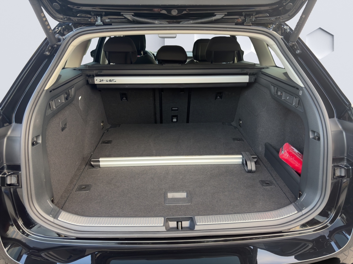 Superb Combi Selection 2.0TDI 110kW DSG AHZV MatrixLED GJR ACC Rückfahrkamera Sitzheizung