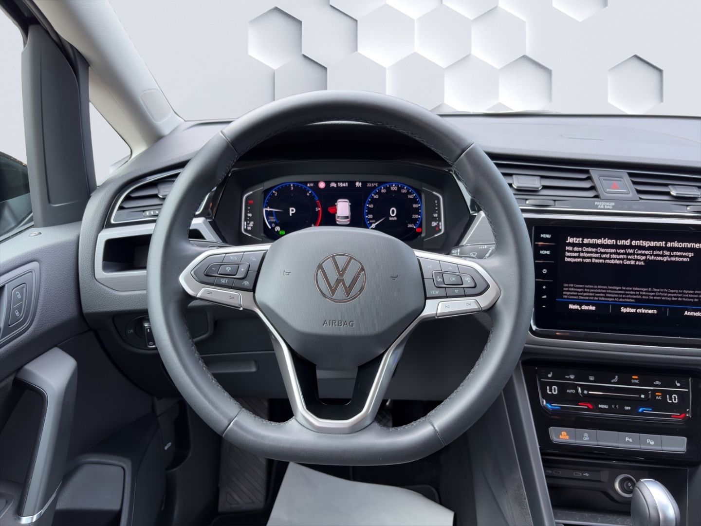 Touran Comfortline 2.0TDI 110kW DSG AHZV LED ACC Rückfahrkamera TrailerAssist Sitzheizung