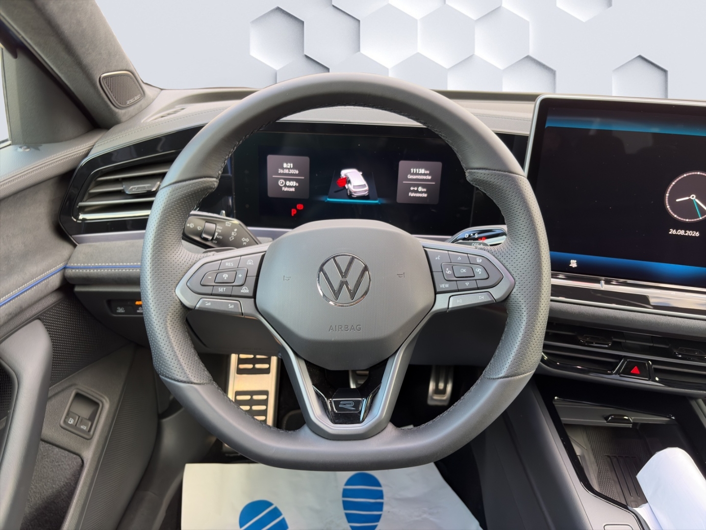 Passat Variant R-Line 1.5TSI eHybrid 130kW DSG AHZV MatrixLED PanoDach HuD ACC 360°Kam ParkAssistPro