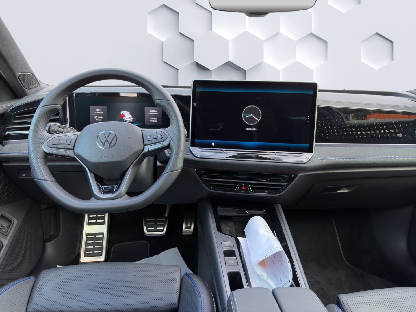 Passat Variant R-Line 1.5TSI eHybrid 130kW DSG AHZV MatrixLED PanoDach HuD ACC 360°Kam ParkAssistPro