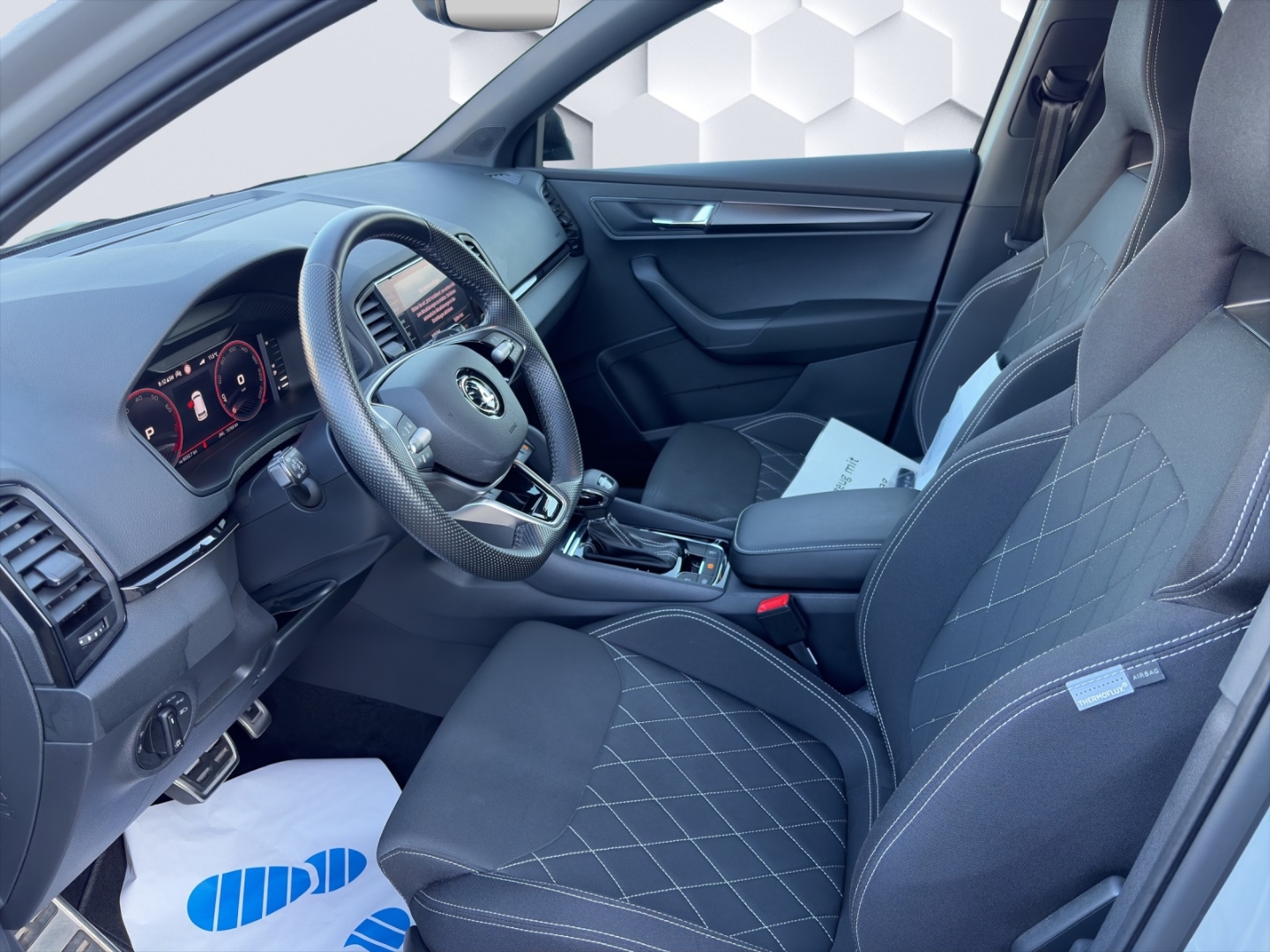 Karoq Sportline 1.5TSI 110kW DSG MatrixLED PanoDach DCC Rückfahrkamera Sitzheizung Standheizung