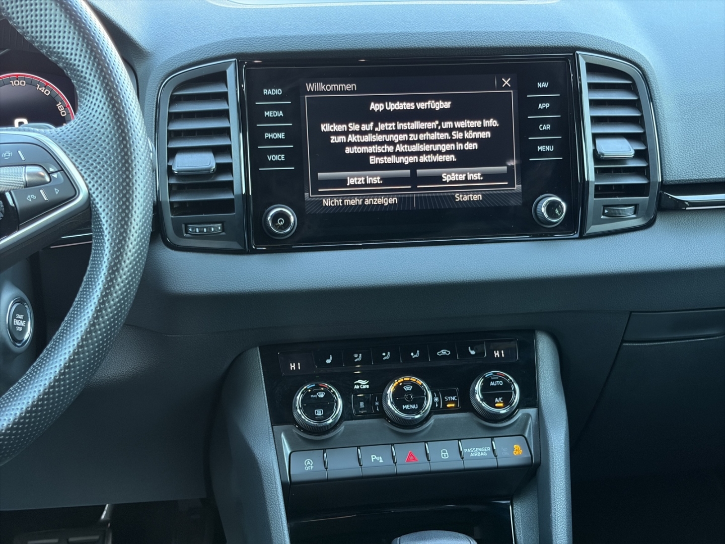 Karoq Sportline 1.5TSI 110kW DSG MatrixLED PanoDach DCC Rückfahrkamera Sitzheizung Standheizung