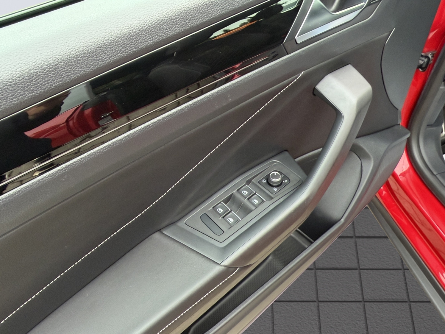 T-Roc Cabriolet R-Line 1.5TSI 110 kW DSG Leder MatrixLED AHZV Standheizung