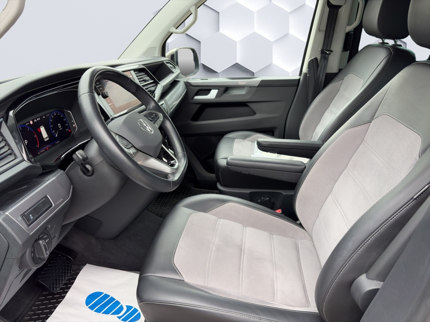 T6.1 Multivan FWD Six Generation SIX 150kW DSG AHZV LED ACC DCC Rückfahrkamera Standheizung