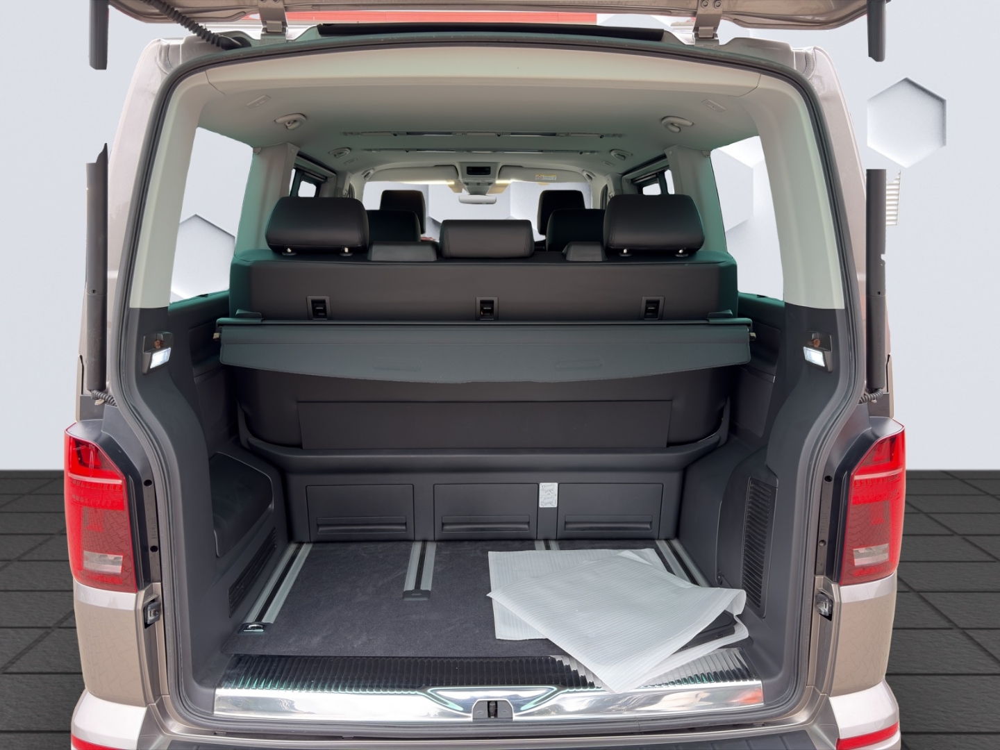 T6.1 Multivan FWD Six Generation SIX 150kW DSG AHZV LED ACC DCC Rückfahrkamera Standheizung