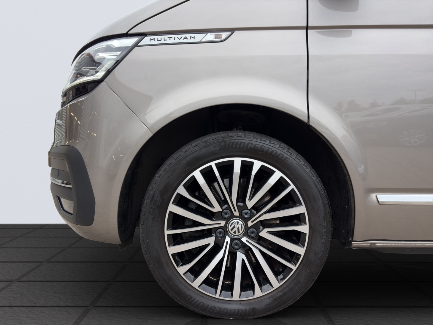 T6.1 Multivan FWD Six Generation SIX 150kW DSG AHZV LED ACC DCC Rückfahrkamera Standheizung