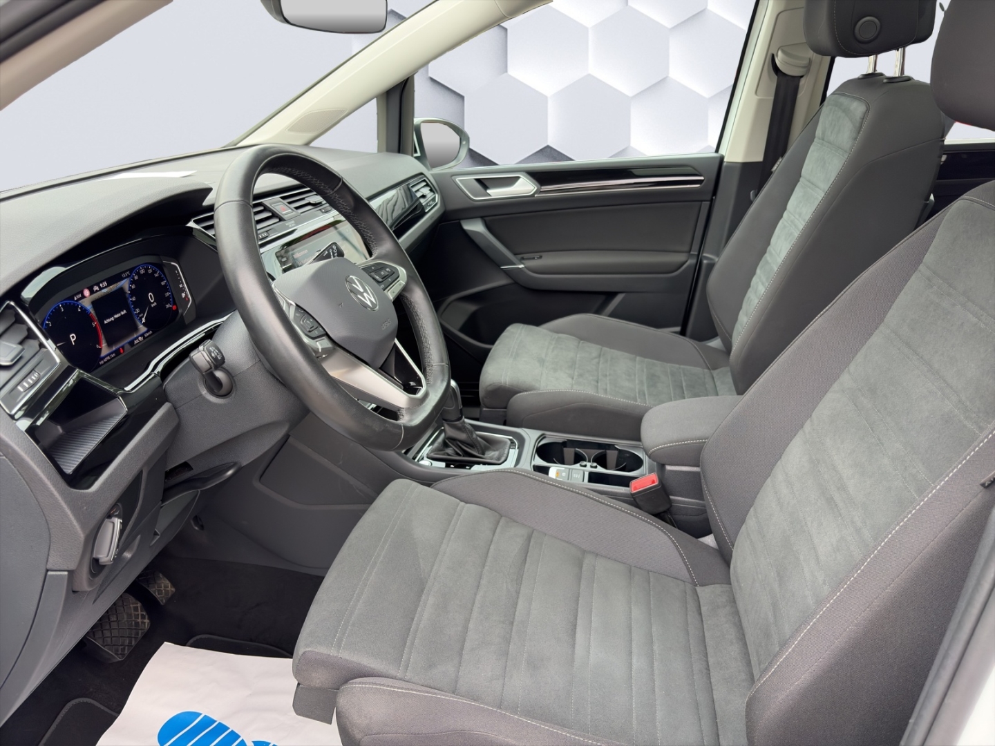 Touran Highline 2.0TDI 110kW DSG AHZV LED PanoDach ACC Rückfahrkamera TrailerAssist Standheizung