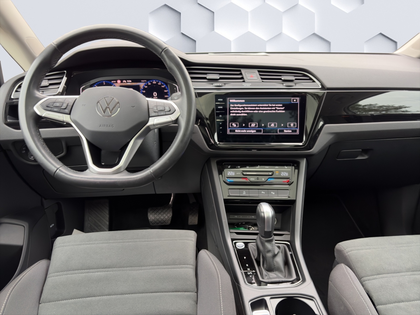 Touran Highline 2.0TDI 110kW DSG AHZV LED PanoDach ACC Rückfahrkamera TrailerAssist Standheizung