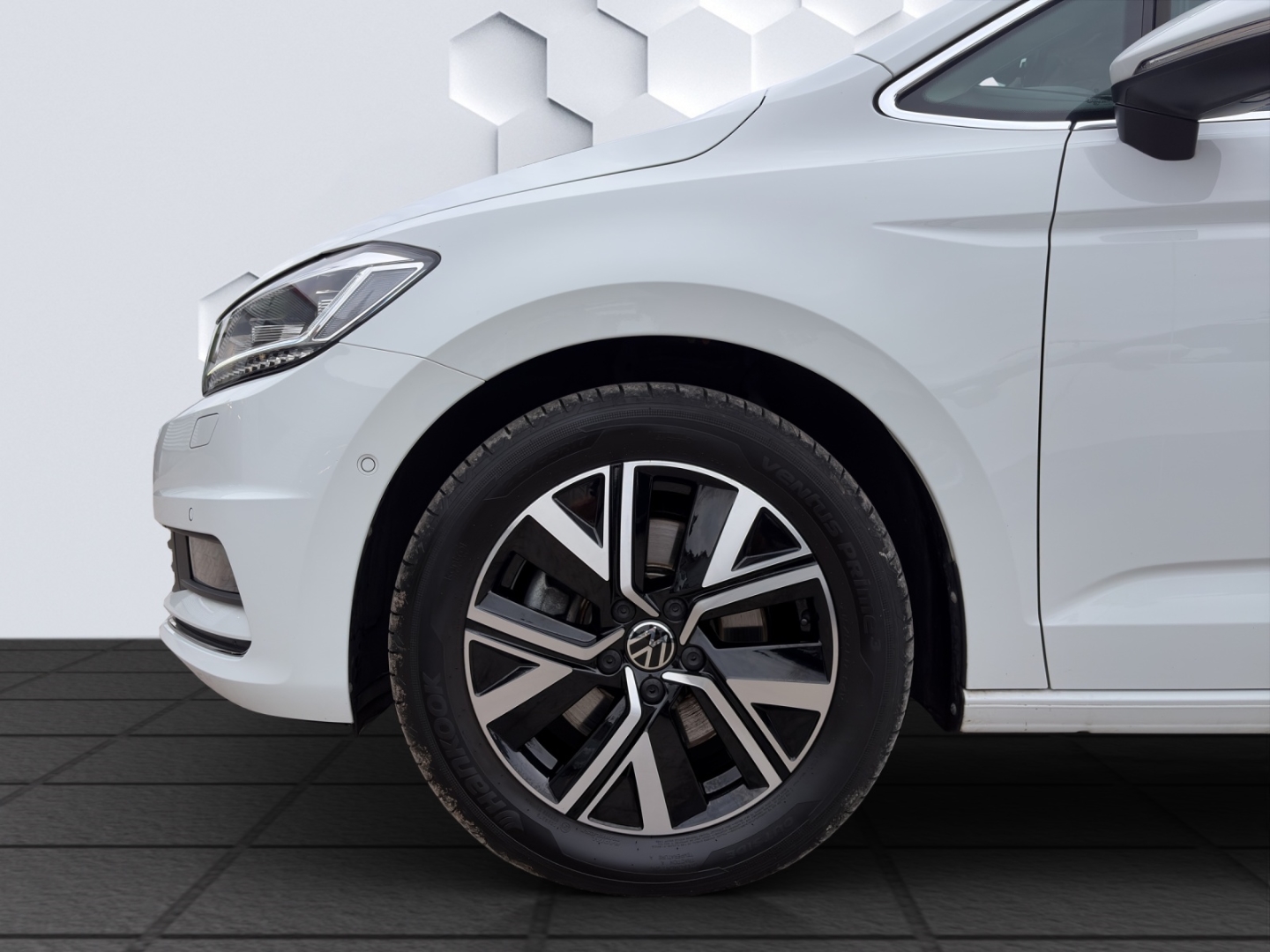 Touran Highline 2.0TDI 110kW DSG AHZV LED PanoDach ACC Rückfahrkamera TrailerAssist Standheizung
