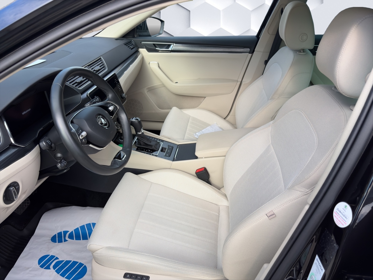 Superb Combi Style 1.4TSI iV 160kW DSG AHZV MatrixLED PanoDach ACC ParkAssist 360°Kamera Sitzheizung